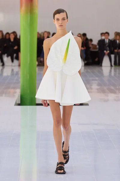 Look 2